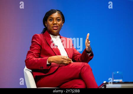 Birmingham, Royaume-Uni. 30 septembre 2024. Conférence du Parti conservateur 2024. Kemi Badenoch s’exprimant à l’événement rencontrez nos candidats à la direction, partie 1, à la Conférence du Parti conservateur 2024. Crédit : Neil Terry/Alamy Live News Banque D'Images