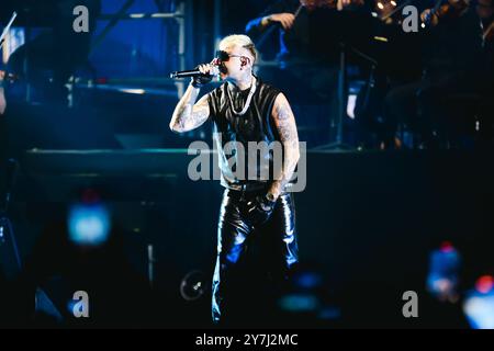 Milan, Italie. 05th Sep, 2024. Lazza se produit en concert lors de la tournée Locura Opera N. 1 au Piazzale Angelo Moratti devant le stade San Siro à Milan, en Italie, le 5 septembre 2024 (photo par Alessandro Bremec/NurPhoto) crédit : NurPhoto SRL/Alamy Live News Banque D'Images