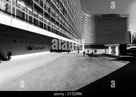 Gebouw Europese Commissie / bâtiment Commission européenne L'emblématique bâtiment du Berlaymont, où réside la Commission européenne dans le quartier européen. Bruxelles, Belgique. Brussel Shuman Gewest Brussel Belgie Copyright : xGuidoxKoppesxPhotox Banque D'Images