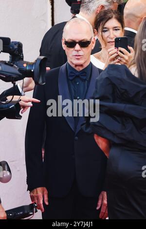 Venezia Lido, Italie. 28 août 2024. Michael Keaton assiste au tapis rouge pour la première de Beetlejuice Beetlejuice lors du 81e Festival international du film de Venise au Palazzo del Cinema à Lido di Venezia, Italie, le 28 août 2024 (photo Alessandro Bremec/NurPhoto). Crédit : NurPhoto SRL/Alamy Live News Banque D'Images