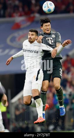 Munich, Deutschland. 28 septembre 2024. GER, Munich, 1. Bundesliga, football, FC Bayern Munich - Bayer 04 Leverkusen, Allianz Arena, 28 septembre 2024, match de championnat, 5ème journée, hommes, saison 2024/25 f.le. Martin Terrier (Bayer 04 Leverkusen, 11) contre min-Jae Kim (FC Bayern Muenchen, 3) crédit : HMB Media/Alamy Live News Banque D'Images