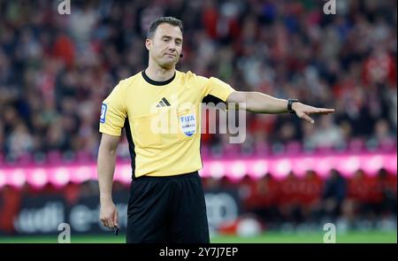 Munich, Deutschland. 28 septembre 2024. GER, Munich, 1. Bundesliga, football, FC Bayern Munich - Bayer 04 Leverkusen, Allianz Arena, 28 septembre 2024, match de championnat, 5e journée, hommes, arbitre de la saison 2024/25 Felix Zwayer crédit : HMB Media/Alamy Live News Banque D'Images