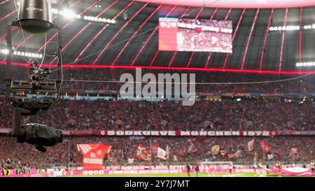 Munich, Deutschland. 28 septembre 2024. GER, Munich, 1. Bundesliga, football, FC Bayern Munich - Bayer 04 Leverkusen, Allianz Arena, 28 septembre 2024, match de championnat, 5e journée, hommes, saison 2024/25 Spidercam, TV-caméra crédit : HMB Media/Alamy Live News Banque D'Images