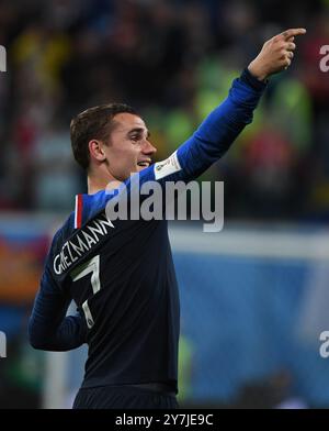 Pékin, Chine. 10 juillet 2018. Cette photo prise le 10 juillet 2018 montre Antoine Griezmann, Français, célébrant sa victoire après la demi-finale de la Coupe du monde de la FIFA 2018 entre la France et la Belgique à Saint-Pétersbourg, en Russie. Antoine Griezmann, attaquant de l'Atletico Madrid, a annoncé lundi qu'il prenait sa retraite du football international avec la France. Crédit : Li Ga/Xinhua/Alamy Live News Banque D'Images