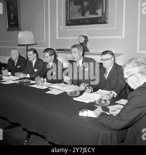 M. COLIN CAMPBELL ET LORD POLWARTH AU NO 10 DOWNING STREET À LONDRES ; 27 JANVIER 1964 Banque D'Images