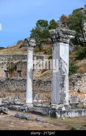 Colonnes au Ve siècle après JC, Basilique chrétienne (Basilique A), à l'ancienne ville de Philippi, près de Kavala en Macédoine orientale, Grèce septentrionale, Banque D'Images