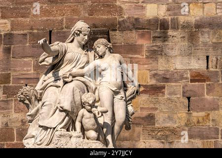 Figurengruppe der Mutter Baar an der Donauquelle in Donaueschingen, Baden-Württemberg, Deutschland | Groupe de statues représentant la mère Baar à th Banque D'Images