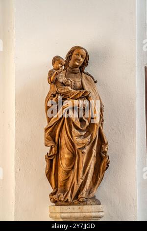 Madonna im Innenraum der Katholische Kirche : Johann in Donaueschingen, Baden-Württemberg, Deutschland | Madonna at the Catholic Parish Church Banque D'Images