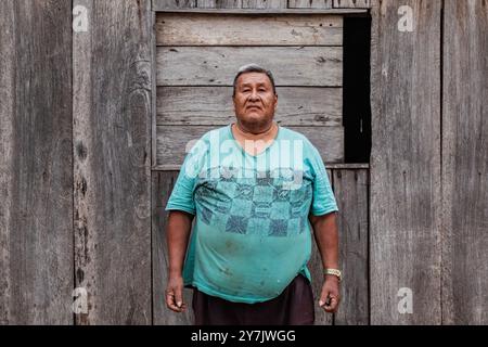 Kadiweu, Brésil. 12 septembre 2024. Ermes Abicho, indigène de 61 ans, habitant le village de Tomazia dans la région indigène de Kadiweu. Les habitants du village aident à lutter contre les incendies de forêt dans le Pantanal, la plus grande zone humide tropicale du monde. Crédit : Diego Cardoso/dpa/Alamy Live News Banque D'Images