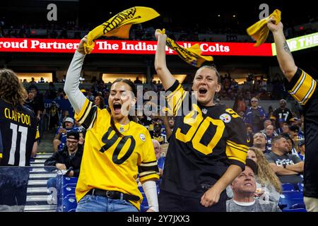 Indianapolis, Indiana, États-Unis. 29 septembre 2024. Les fans de Pittsburgh Steeler lors d'un match de la NFL contre les Colts d'Indianapolis au Lucas Oil Stadium d'Indianapolis, Indiana. John Mersits/CSM/Alamy Live News Banque D'Images