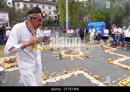 CUENCA ORACION POR El AGUA Cuenca, Équateur 30 septembre 2024 ce matin sur les rives de la rivière Tomebamba dans la ville de Cuenca, une cérémonie œcuménique a été organisée en défense de l'eau, sans eau il n'y a pas de vie prière pour l'eau, par les collaborateurs en défense de l'eau à Azuay photo Boris Romoleroux API soi CUENCA ORACION PORELAGUA ac1410ac1410acb79cfc79c372e3da9ae3EXeXeXe2OXeXeXe2 Copyright Banque D'Images