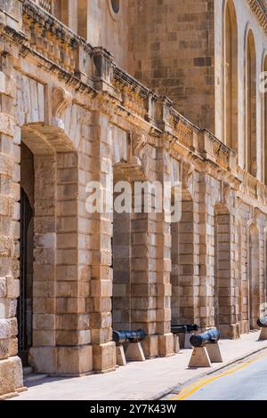 Façade du Musée maritime à Birgu, l'une des trois villes - la zone à travers la Valette connue sous le nom de il-Cottonera. Malte Banque D'Images