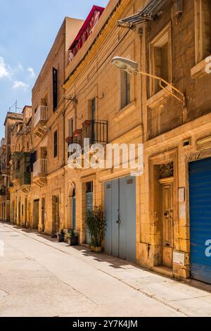 Vue sur la rue à Senglea, l'une des trois villes près de la Valette, connue sous le nom de il-Cottonera, Malte Banque D'Images