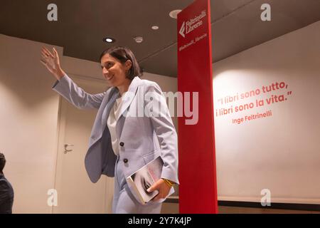 Milan, Italie. 30 septembre 2024. La segrataria del PD Elly Schlein alla presentazione del libro l imprevista alla Libreria Feltrinelli di Milano Piazzale Piemonte a Milano, Italia - 30 Settembre 2024 ( foto di Carlo Cozzoli/LaPresse ) Secrétaire du PD Elly Schlein à la présentation du livre L'imprevista à la librairie Feltrinelli à Milan Piazzale Piemonte à Milan, Italie - 30, Italie - 2024 ( photo de Carlo Cozzoli/LaPresse Live News : Septy/LaPresse ) Banque D'Images