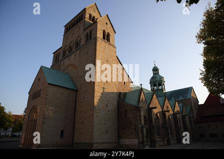 Cathédrale catholique de Hildesheim aussi appelée cathédrale de la suumption de Marie ou cathédrale de Marie construite entre 1010 -1020 dans le style roman. Banque D'Images