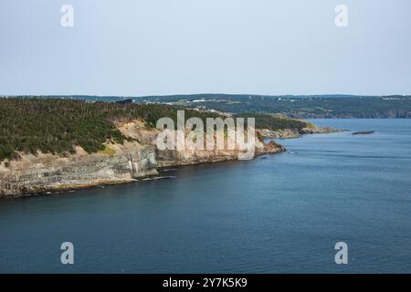 Vue de Middle Cove depuis Marine Drive à Logy Bay-Middle Cove-Outer Cove, Terre-Neuve-et-Labrador, Canada Banque D'Images