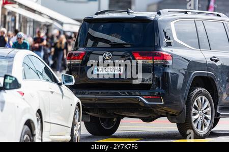 Zurich, Suisse, 29 avril 2023 : un Toyota Land Cruiser avec une plaque d'immatriculation ukrainienne. Les personnes originaires d'Ukraine ont reçu le statut de protection S dans SWI Banque D'Images