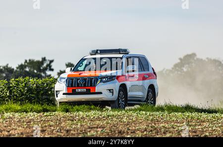Ein Patrouillenfahrzeug der Kantonspolizei Zürich ist in der Nähe des Flughafen Zürich auf Kontrollfahrt. (Zürich, Schweiz, 11.09.2023) Banque D'Images