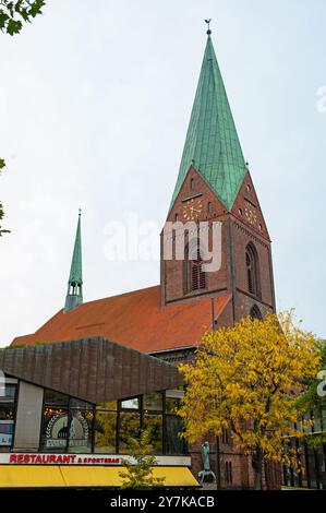 Vieux marché et église Nicholas à Kiel Banque D'Images