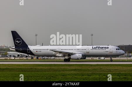 Munich, Allemagne, 8 avril 2024 : un Airbus A321-231 de Lufthansa décolle de l'aéroport de Munich. Enregistrement d-AISP. (Photo de Andreas Haas/dieBildmanufaktu Banque D'Images