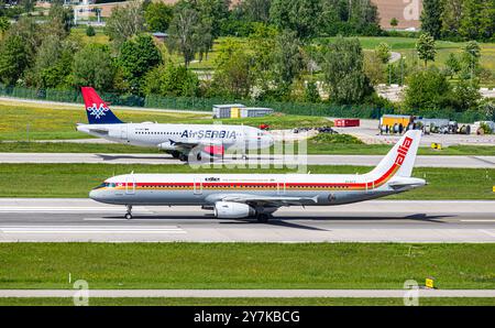 Zurich, Suisse, 4 mai 2024 : un Airbus A321-231 de Royal Jordanian Airlines décolle de la piste de l'aéroport de Zurich. L'avion transporte l'Al Banque D'Images