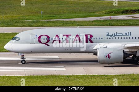 Zurich, Suisse, 5 mai 2024 : un Airbus A350-941 de Qatar Airways décolle de la piste de l'aéroport de Zurich. Enregistrement A7-ALM. (Photo par Andreas Banque D'Images