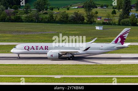 Zurich, Suisse, 5 mai 2024 : un Airbus A350-941 de Qatar Airways décolle de la piste de l'aéroport de Zurich. Enregistrement A7-ALM. (Photo par Andreas Banque D'Images
