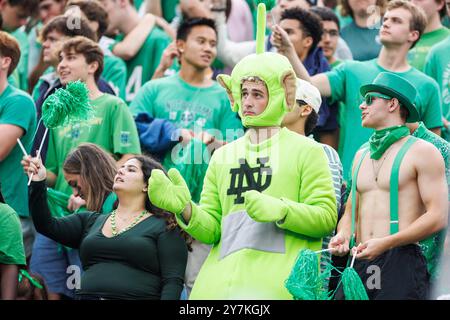 South Bend, Indiana, États-Unis. 28 septembre 2024. Étudiant de notre Dame lors d'un match de football NCAA entre les Cardinals de Louisville et les notre Dame Fighting Irish au notre Dame Stadium de South Bend, Indiana. John Mersits/CSM/Alamy Live News Banque D'Images