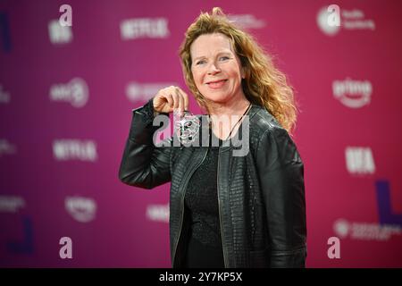 Berlin, Allemagne. 30 septembre 2024. Marion Kracht se tient debout sur le tapis rouge lors de la remise du First Steps Award 2024 au Théâtre des Westens. Crédit : Sebastian Christoph Gollnow/dpa/Alamy Live News Banque D'Images