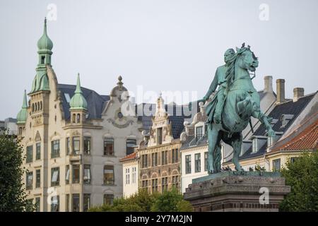 Monument, sculpture en bronze, statue équestre d'Absalon de Lund, évêque de Roskilde, par Vilhelm Bissen, Hojbro Plads, Copenhague, Danemark, Europe Banque D'Images