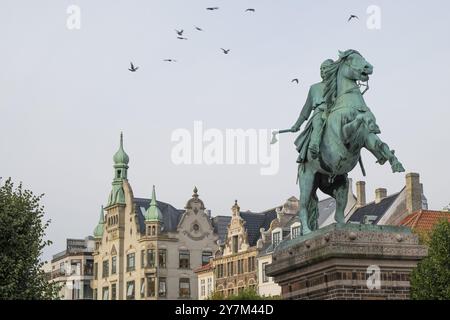 Monument, sculpture en bronze, statue équestre d'Absalon de Lund, évêque de Roskilde, par Vilhelm Bissen, Hojbro Plads, Copenhague, Danemark, Europe Banque D'Images