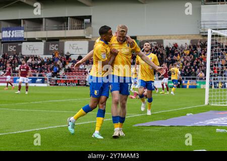 Will Evans célèbre après avoir marqué pour Mansfield Town, pour prendre la tête pour faire 1 - 0 contre Northampton Town, lors de la deuxième moitié du match de Sky Bet League 1 entre Northampton Town et Mansfield Town au PTS Academy Stadium, Northampton le samedi 28 septembre 2024. (Photo : John Cripps | mi News) crédit : MI News & Sport /Alamy Live News Banque D'Images