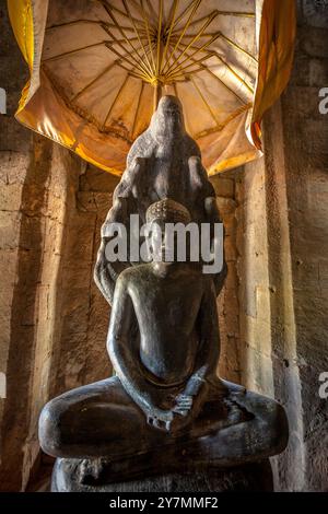 Statue de Bouddha au Bayon, Angkor Thom, Cambodge Banque D'Images