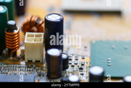 Condenseur mainboard de fond d'ordinateur pour la conception dans votre concept d'ordinateur de matériel de travail. Banque D'Images