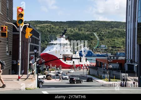 Navire Avalon Sea amarré à un débarquement John's, Terre-Neuve-et-Labrador, Canada Banque D'Images