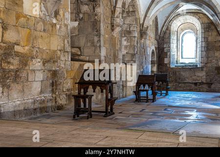 La salle des moines du monastère d'Alcobaca, Mosteiro de Santa Maria de Alcobaca à Alcobaca, Portugal. Une grande salle gothique où les moines travaillaient ensemble, dans Banque D'Images