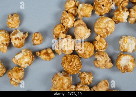 Pop-corn doux caramélisé vue de dessus de près. Banque D'Images