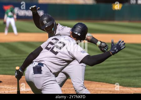 Gleyber Torres (25), l'infidélisateur des New York Yankees, célèbre avec Juan Soto (22), l'outfielder des New York Yankees, lors d'un match de saison régulière entre les N de la MLB Banque D'Images