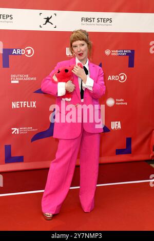 DATE RECORD NON INDIQUÉE Verleihung FIRST STEPS 2024 Sarah Bauerett BEI der Verleihung FIRST STEPS 2024 im Theater des Westens à Berlin. *** Cérémonie de remise des prix FIRST STEPS 2024 Sarah Bauerett lors de la cérémonie de remise des prix FIRST STEPS 2024 au Theater des Westens à Berlin Copyright : xEventpressxBerndtx Banque D'Images