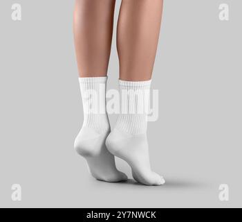 Maquette de chaussettes blanches hautes de pointe vue arrière, vêtements longs sur les chevilles des femmes, pour la conception, le motif, l'image de marque, la publicité. Chaussures décontractées stylées templat Banque D'Images