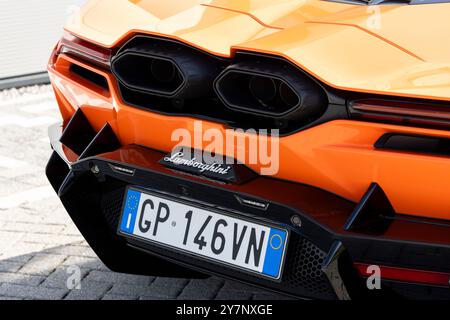 Essai routier Lamborghini Revuelto, Hatfield, Hertfordshire, Angleterre, Royaume-Uni Banque D'Images