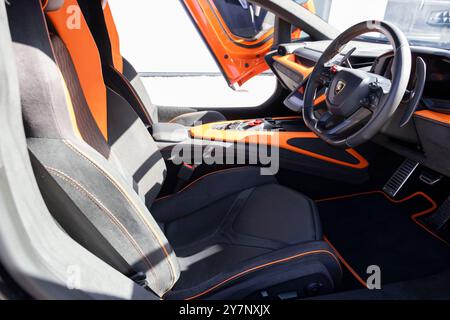 Essai routier Lamborghini Revuelto, Hatfield, Hertfordshire, Angleterre, Royaume-Uni Banque D'Images