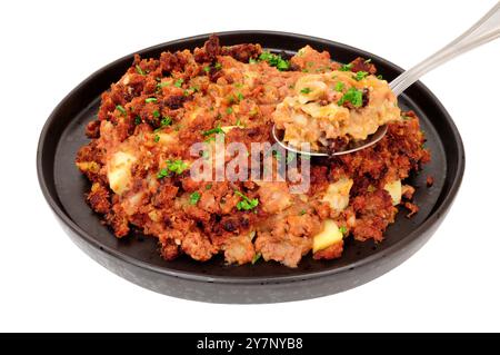 Farine traditionnelle de hasch de bœuf corned isolé sur un fond blanc Banque D'Images