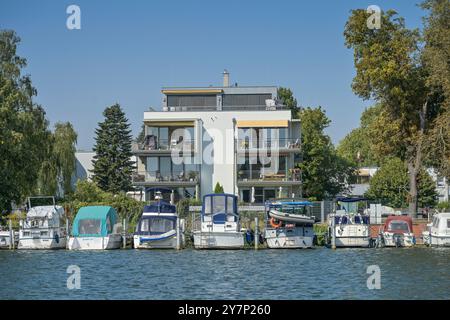 Immeubles résidentiels sur la Havel, Tegelort, Tegel, Reinickendorf, Berlin, Allemagne, Wohnhäuser an der Havel, Deutschland Banque D'Images