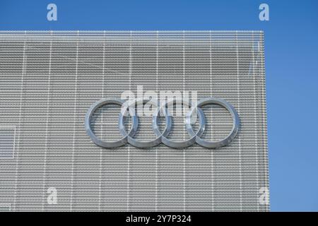 Audi Center, Rudower Chaussee, Adlershof, Treptow-Köpenick, Berlin, Allemagne, Audi Zentrum, Deutschland Banque D'Images