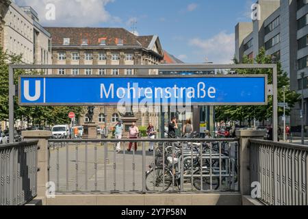 Entrée à la station de métro Mohrenstrasse, Wilhelmplatz, Mitte, Berlin, Allemagne, Eingang U-Bahnhof Mohrenstraße, Allemagne Banque D'Images