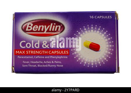 Benylin Cold & Flu Max Strength capsules isolées sur fond blanc Banque D'Images