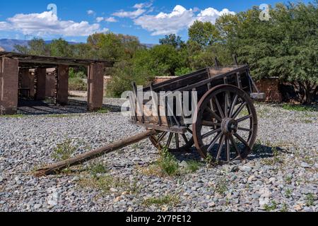 Un vieux chariot de ferme à Payogasta, Argentine. Banque D'Images