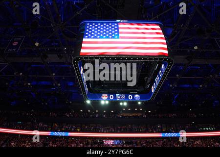 Munich, Allemagne. 27 septembre 2024. Arbitre Symbol à l'hymne américain dans le match amical du Global Series Challenge EHC RB MUENCHEN - BUFFALO SABRES 0-5 au SAP Garden à Munich, Allemagne, le 27 septembre 2024. Saison 2024/2025, Journée x, photographe : ddp images/STAR-images crédit : ddp Media GmbH/Alamy Live News Banque D'Images