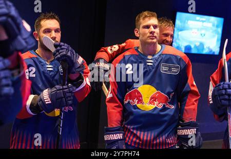 Christopher Desousa, EHC RB MUC 82 Benjamin Smith, EHC RB MUC 12 dans le match amical du Global Series Challenge EHC RB MUENCHEN - BUFFALO SABRES 0-5 au SAP Garden à Munich, Allemagne, le 27 septembre 2024. Saison 2024/2025, Journée x, photographe : ddp images / STAR-images Banque D'Images